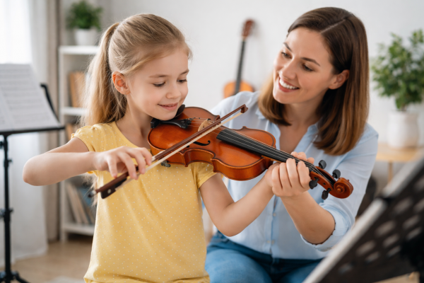 Το βιολί αποτελεί ένα από τα πιο απαιτητικά αλλά και πιο ωφέλιμα μουσικά όργανα για παιδιά