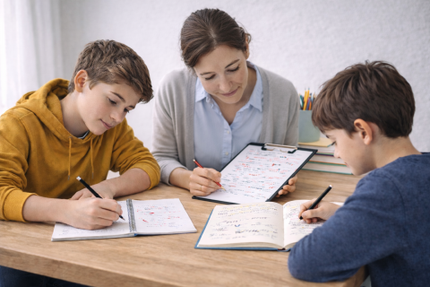 Μαθησιακές δυσκολίες και ΔΕΠΥ: πώς συνδέονται και ποιος είναι ο ρόλος των ιδιαίτερων μαθημάτων